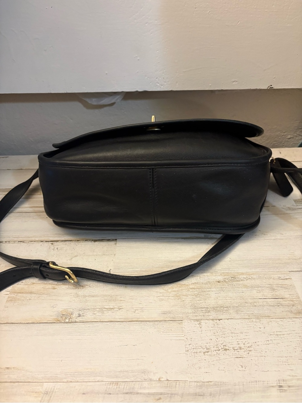 Vintage Coach Black Leather City Bag Crossbody Flap Purse (Style 9790) - Picture 9 of 12